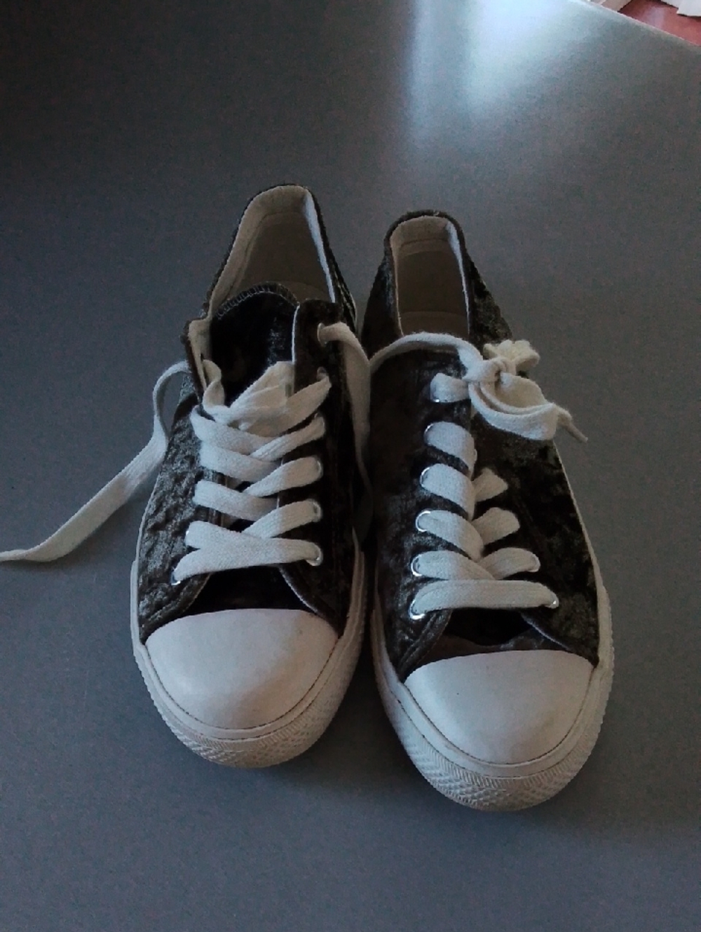 UNIONBAY Black Velvet Low-Top Lace-Up Sneakers with White Soles